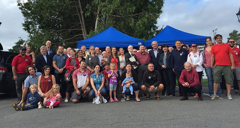 Photo: courtoisie; Personnes rassemblées lors de la conférence de presse du 31 août organisée à Saint-Sauveur par l’APCP.