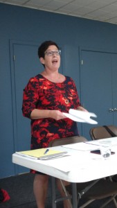 Christine Brodeur, directrice adjointe du Bureau coordonnateur CPE Main dans la main, présente le projet Jouons avec les mots aux éducatrices lors de son lancement le 12 septembre dernier.