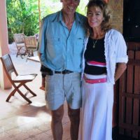 Philip et Annie Clift à leur hôtel à Petite Anse