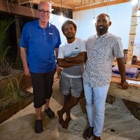 Jean-Guy Joubert, Ismail Sameer, Fazeel Ibrahim. Ari Villa. Île de Mathiveri. – Photo Diane Brault