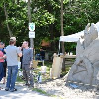 Les sculpteurs ont du répondre aux questions du public – Photo : Michel Fortier