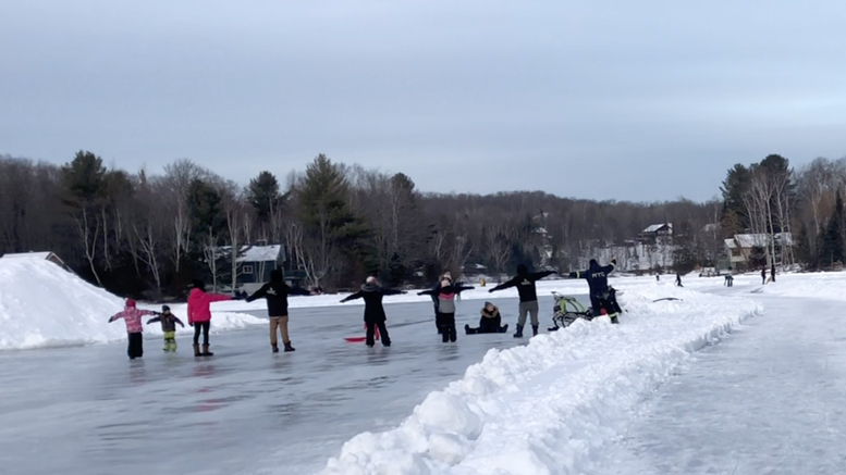 Journal des citoyens - Patinoire lac renaud